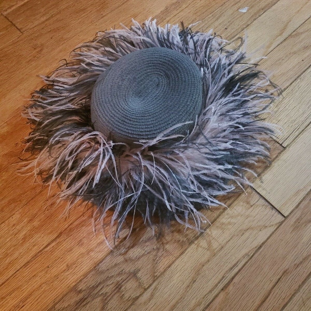 Tahari VINTAGE Feather Wide Brim Hat grey